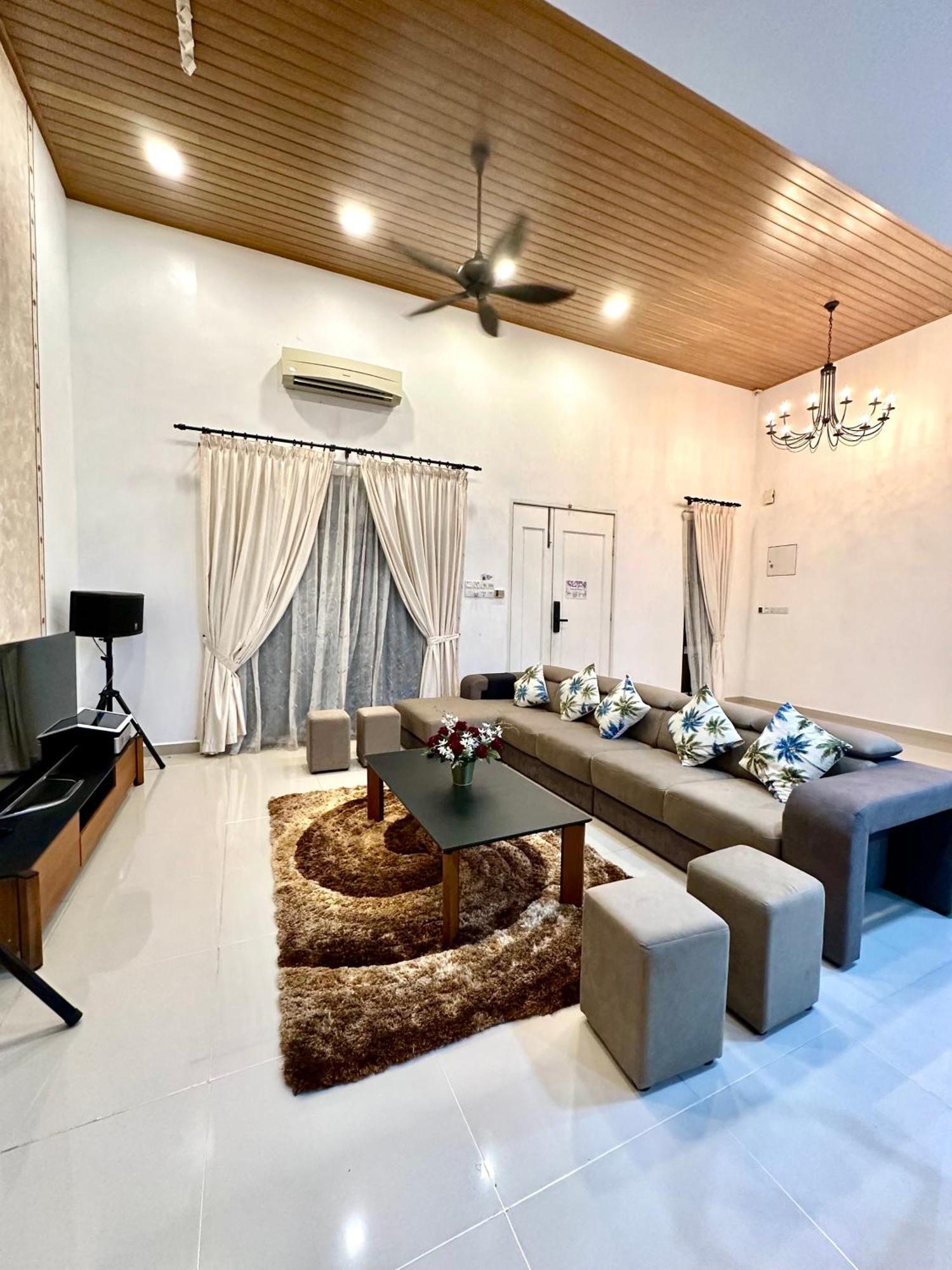 Stylish Villa Alma Simpang Ampat  Экстерьер фото